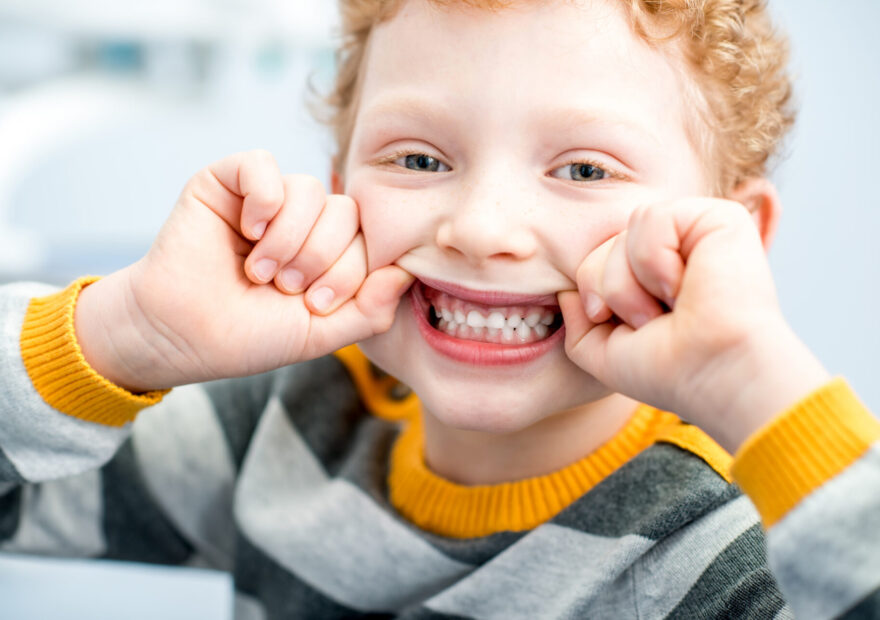 denti-da-latte:-importanza,-cura-e-risposte-alle-domande-piu-frequenti